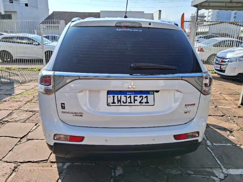 MITSUBISHI OUTLANDER 3.0 GT 4X4 V6 24V 2014/2015 SCHAEFER AUTOMÓVEIS TEUTÔNIA / Carros no Vale