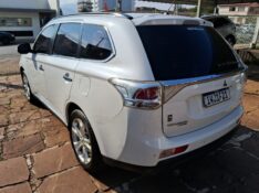 MITSUBISHI OUTLANDER 3.0 GT 4X4 V6 24V 2014/2015 SCHAEFER AUTOMÓVEIS TEUTÔNIA / Carros no Vale