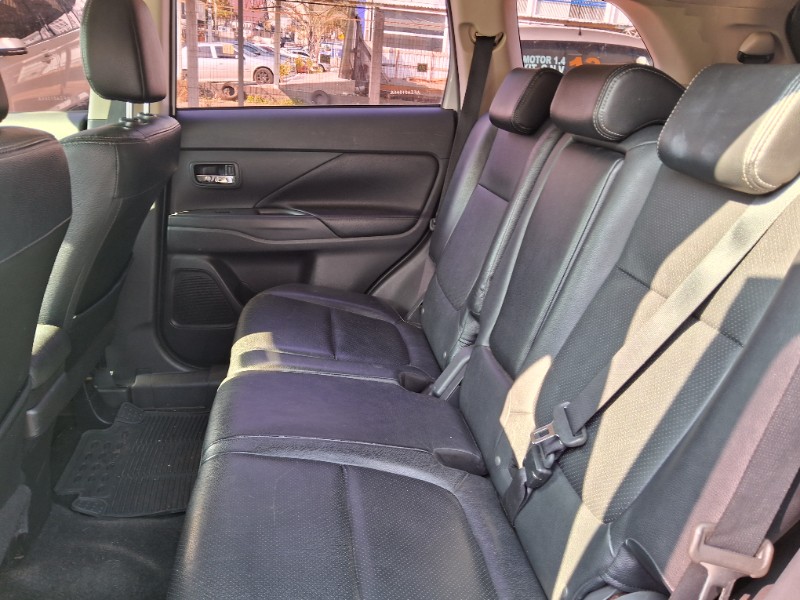 MITSUBISHI OUTLANDER 3.0 GT 4X4 V6 24V 2014/2015 SCHAEFER AUTOMÓVEIS TEUTÔNIA / Carros no Vale