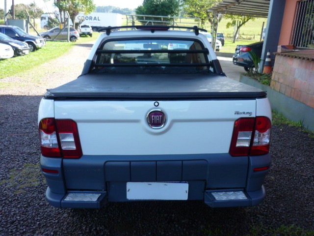 FIAT STRADA 1.4 MPI WORKING CE 8V 2013/2013 PREMIUM AUTOMÓVEIS ARROIO DO MEIO / Carros no Vale