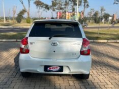TOYOTA ETIOS 1.3 X / COMPLETO / SEG DONO 2018/2018 NEURI VEÍCULOS LAJEADO / Carros no Vale