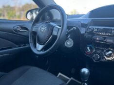 TOYOTA ETIOS 1.3 X / COMPLETO / SEG DONO 2018/2018 NEURI VEÍCULOS LAJEADO / Carros no Vale