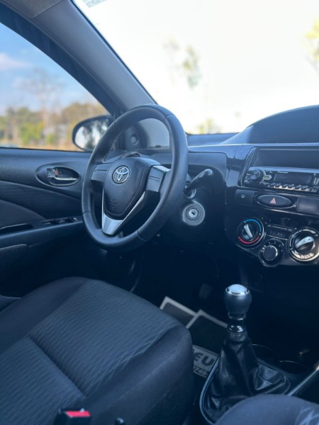 TOYOTA ETIOS 1.3 X / COMPLETO / SEG DONO 2018/2018 NEURI VEÍCULOS LAJEADO / Carros no Vale