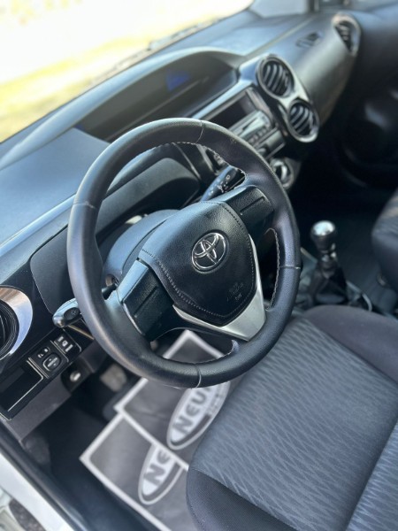 TOYOTA ETIOS 1.3 X / COMPLETO / SEG DONO 2018/2018 NEURI VEÍCULOS LAJEADO / Carros no Vale