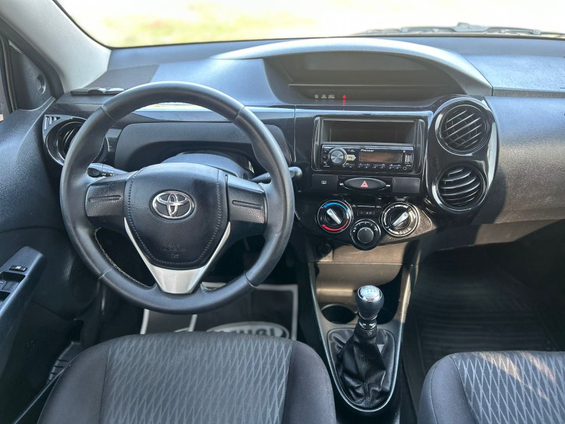 TOYOTA ETIOS 1.3 X / COMPLETO / SEG DONO 2018/2018 NEURI VEÍCULOS LAJEADO / Carros no Vale