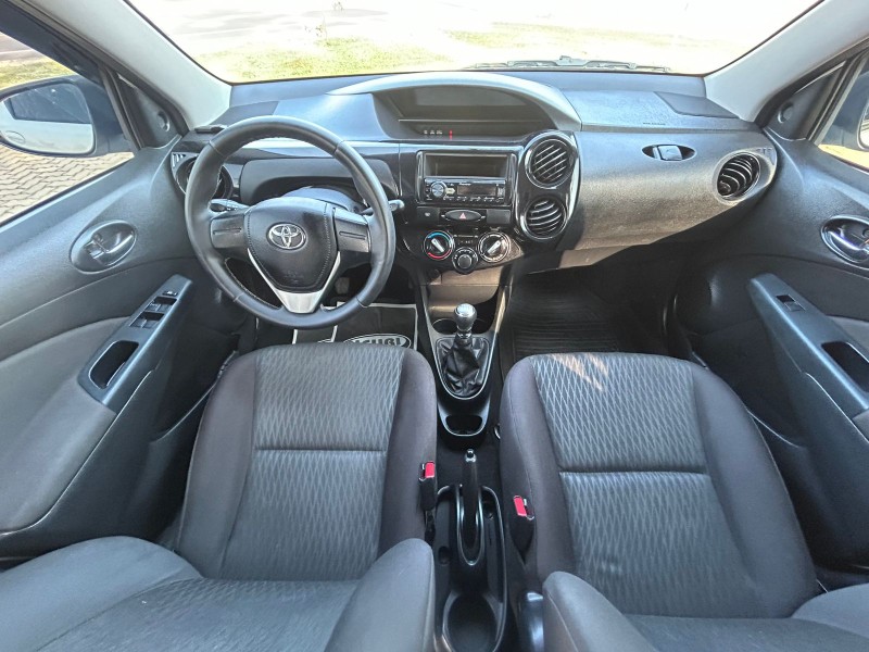 TOYOTA ETIOS 1.3 X / COMPLETO / SEG DONO 2018/2018 NEURI VEÍCULOS LAJEADO / Carros no Vale