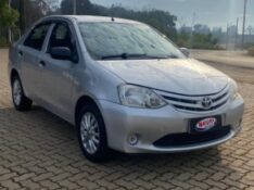 TOYOTA ETIOS 1.5 X SEDAN 16V FLEX 4P MANUAL 2013/2013 NEURI VEÍCULOS LAJEADO / Carros no Vale