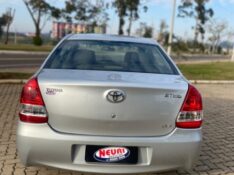 TOYOTA ETIOS 1.5 X SEDAN 16V FLEX 4P MANUAL 2013/2013 NEURI VEÍCULOS LAJEADO / Carros no Vale