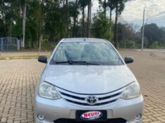 TOYOTA ETIOS 1.5 X SEDAN 16V FLEX 4P MANUAL 2013/2013 NEURI VEÍCULOS LAJEADO / Carros no Vale