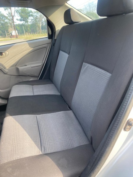 TOYOTA ETIOS 1.5 X SEDAN 16V FLEX 4P MANUAL 2013/2013 NEURI VEÍCULOS LAJEADO / Carros no Vale