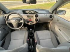 TOYOTA ETIOS 1.5 X SEDAN 16V FLEX 4P MANUAL 2013/2013 NEURI VEÍCULOS LAJEADO / Carros no Vale