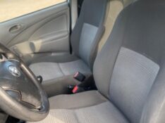 TOYOTA ETIOS 1.5 X SEDAN 16V FLEX 4P MANUAL 2013/2013 NEURI VEÍCULOS LAJEADO / Carros no Vale