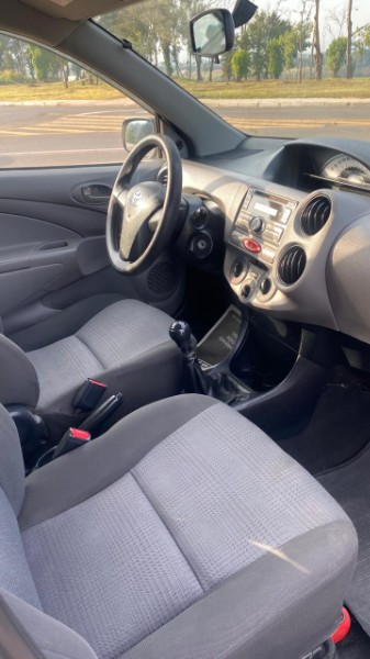 TOYOTA ETIOS 1.5 X SEDAN 16V FLEX 4P MANUAL 2013/2013 NEURI VEÍCULOS LAJEADO / Carros no Vale