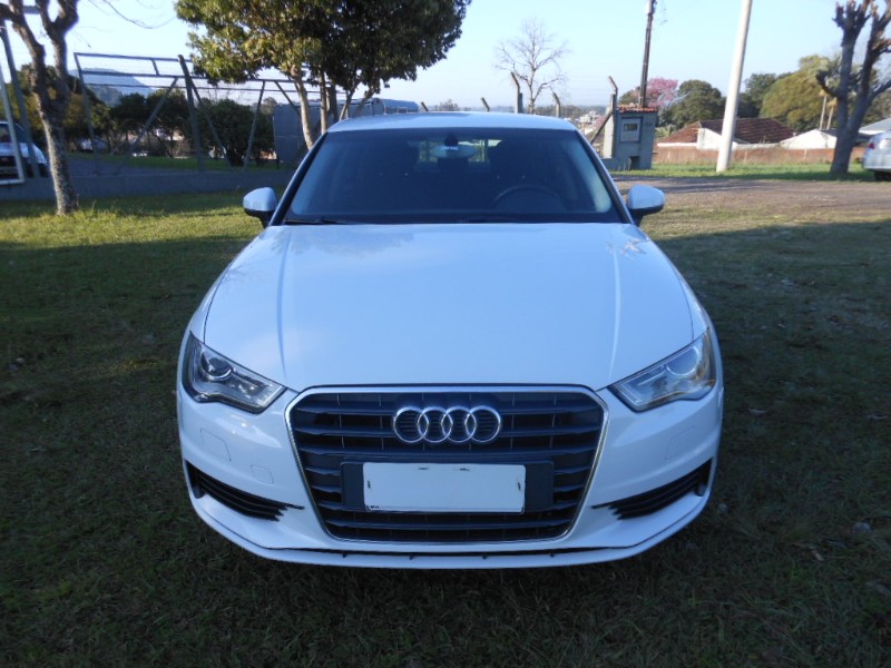 AUDI A3 1.4 TFSI SEDAN ATTRACTION 16V S-TRONIC 2014/2015 PREMIUM AUTOMÓVEIS ARROIO DO MEIO / Carros no Vale