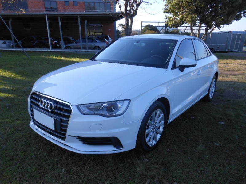 AUDI A3 1.4 TFSI SEDAN ATTRACTION 16V S-TRONIC 2014/2015 PREMIUM AUTOMÓVEIS ARROIO DO MEIO / Carros no Vale