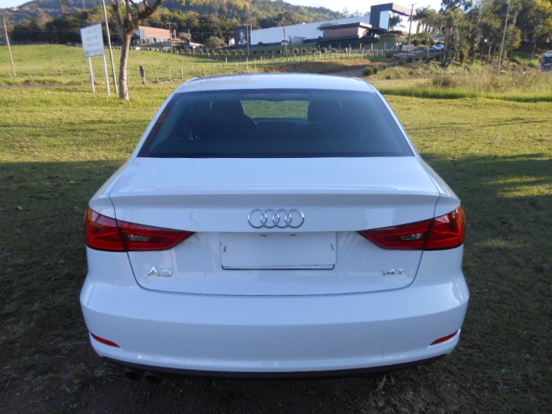 AUDI A3 1.4 TFSI SEDAN ATTRACTION 16V S-TRONIC 2014/2015 PREMIUM AUTOMÓVEIS ARROIO DO MEIO / Carros no Vale