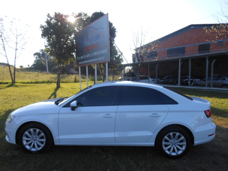 AUDI A3 1.4 TFSI SEDAN ATTRACTION 16V S-TRONIC 2014/2015 PREMIUM AUTOMÓVEIS ARROIO DO MEIO / Carros no Vale