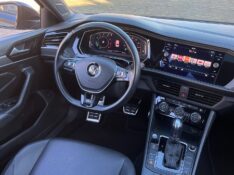 VOLKSWAGEN JETTA 1.4 R-LINE 250 16V TSI FLEX 4P AUTOMÁTICO 2019/2019 BOSCO AUTOMÓVEIS GUAPORÉ / Carros no Vale