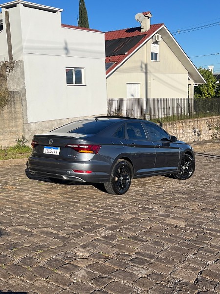 VOLKSWAGEN JETTA 1.4 R-LINE 250 16V TSI FLEX 4P AUTOMÁTICO 2019/2019 BOSCO AUTOMÓVEIS GUAPORÉ / Carros no Vale