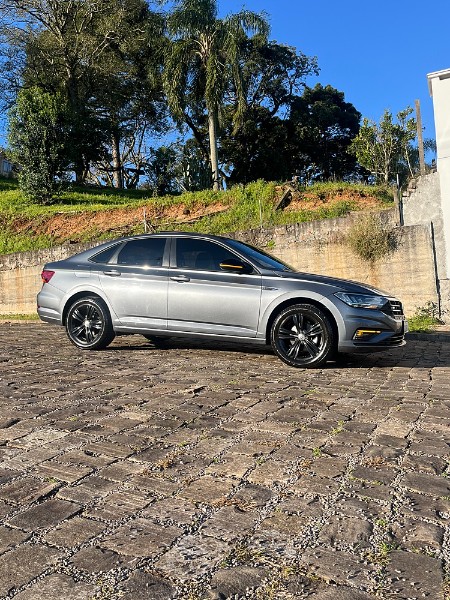 VOLKSWAGEN JETTA 1.4 R-LINE 250 16V TSI FLEX 4P AUTOMÁTICO 2019/2019 BOSCO AUTOMÓVEIS GUAPORÉ / Carros no Vale