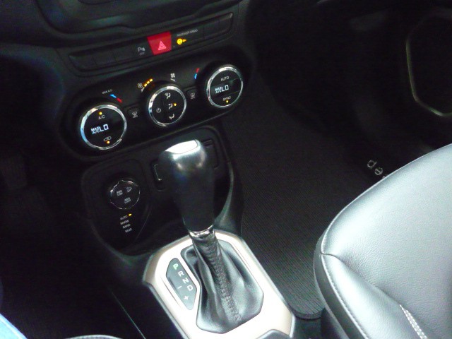 JEEP RENEGADE 2.0 16V TURBO DIESEL LONGITUDE 4P 4X4 AUTOMÁTICO 2017/2018 PREMIUM AUTOMÓVEIS ARROIO DO MEIO / Carros no Vale