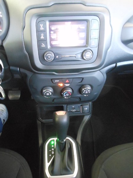 JEEP RENEGADE 1.8 16V FLEX SPORT 4P AUTOMÁTICO 2019/2019 PREMIUM AUTOMÓVEIS ARROIO DO MEIO / Carros no Vale