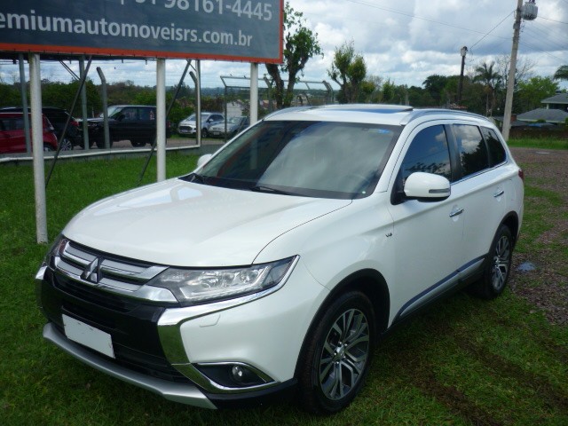 MITSUBISHI OUTLANDER 3.0 GT 4X4 V6 24V GASOLINA 4P AUTOMÁTICO 2016/2017 PREMIUM AUTOMÓVEIS ARROIO DO MEIO / Carros no Vale