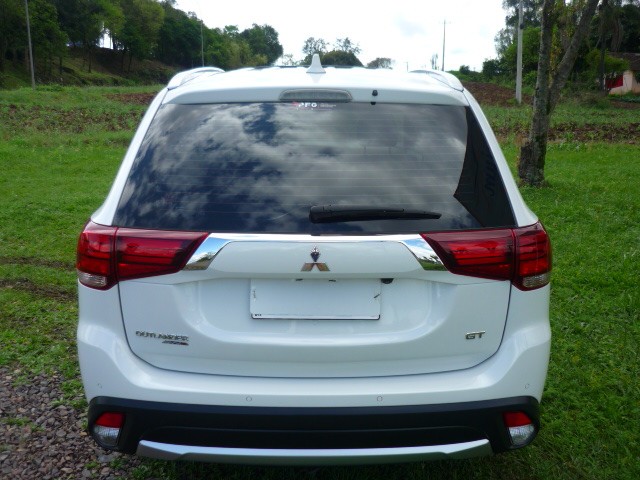 MITSUBISHI OUTLANDER 3.0 GT 4X4 V6 24V GASOLINA 4P AUTOMÁTICO 2016/2017 PREMIUM AUTOMÓVEIS ARROIO DO MEIO / Carros no Vale