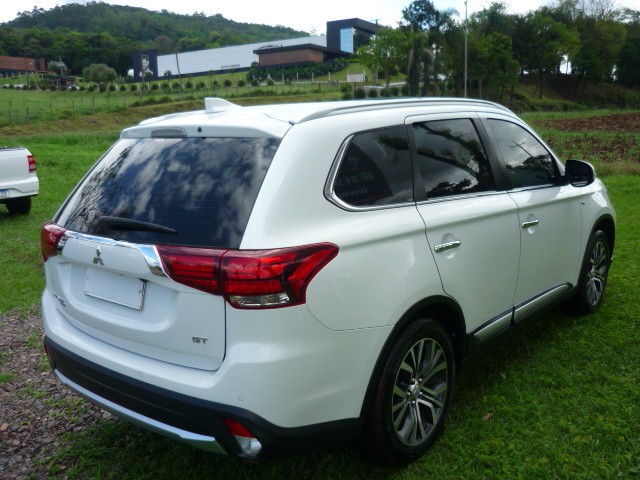 MITSUBISHI OUTLANDER 3.0 GT 4X4 V6 24V GASOLINA 4P AUTOMÁTICO 2016/2017 PREMIUM AUTOMÓVEIS ARROIO DO MEIO / Carros no Vale