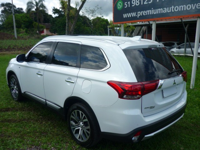 MITSUBISHI OUTLANDER 3.0 GT 4X4 V6 24V GASOLINA 4P AUTOMÁTICO 2016/2017 PREMIUM AUTOMÓVEIS ARROIO DO MEIO / Carros no Vale