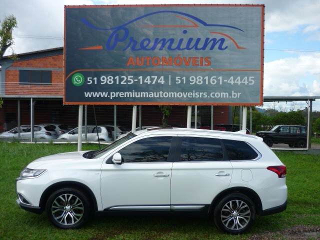MITSUBISHI OUTLANDER 3.0 GT 4X4 V6 24V GASOLINA 4P AUTOMÁTICO 2016/2017 PREMIUM AUTOMÓVEIS ARROIO DO MEIO / Carros no Vale