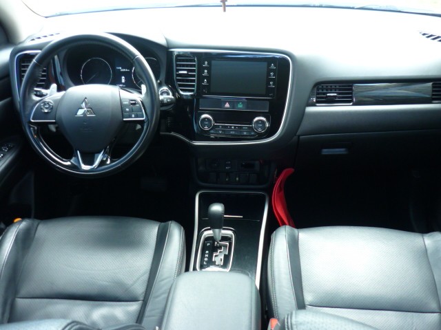 MITSUBISHI OUTLANDER 3.0 GT 4X4 V6 24V GASOLINA 4P AUTOMÁTICO 2016/2017 PREMIUM AUTOMÓVEIS ARROIO DO MEIO / Carros no Vale