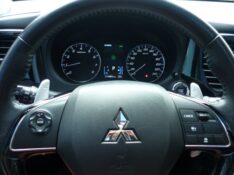 MITSUBISHI OUTLANDER 3.0 GT 4X4 V6 24V GASOLINA 4P AUTOMÁTICO 2016/2017 PREMIUM AUTOMÓVEIS ARROIO DO MEIO / Carros no Vale