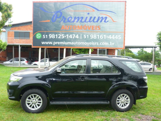 TOYOTA HILUX SW4 3.0 SRV 4X4 16V TURBO INTERCOOLER DIESEL 4P AUT 2015/2015 PREMIUM AUTOMÓVEIS ARROIO DO MEIO / Carros no Vale