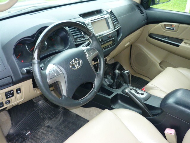 TOYOTA HILUX SW4 3.0 SRV 4X4 16V TURBO INTERCOOLER DIESEL 4P AUT 2015/2015 PREMIUM AUTOMÓVEIS ARROIO DO MEIO / Carros no Vale
