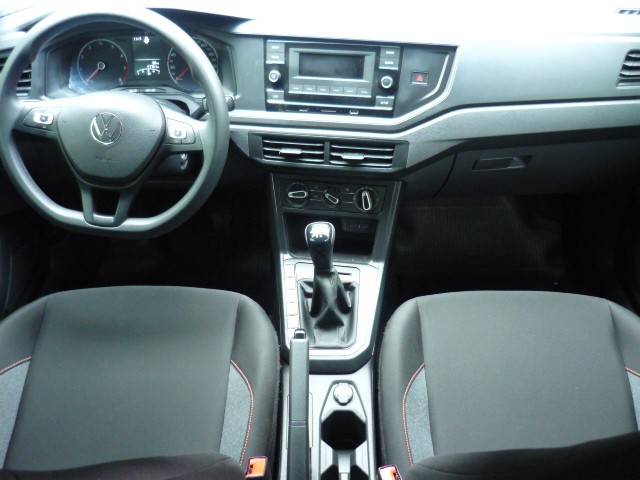 VOLKSWAGEN POLO 1.0 MPI TRACK MANUAL 2023/2024 PREMIUM AUTOMÓVEIS ARROIO DO MEIO / Carros no Vale