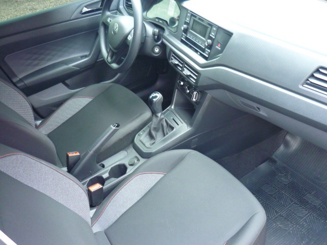VOLKSWAGEN POLO 1.0 MPI TRACK MANUAL 2023/2024 PREMIUM AUTOMÓVEIS ARROIO DO MEIO / Carros no Vale