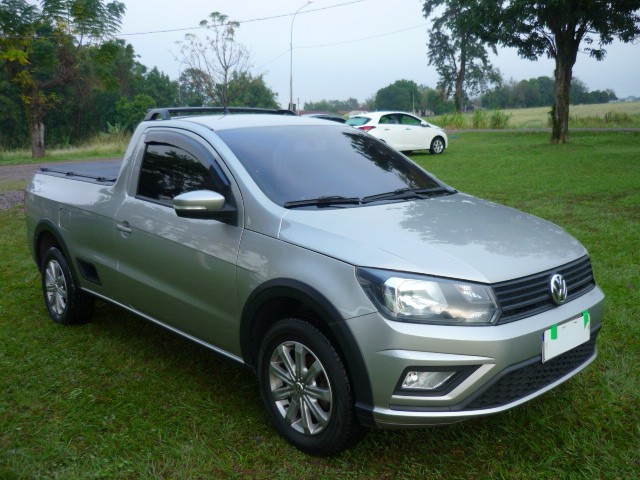 VOLKSWAGEN SAVEIRO 1.6 TRENDLINE CS 2017/2018 PREMIUM AUTOMÓVEIS ARROIO DO MEIO / Carros no Vale