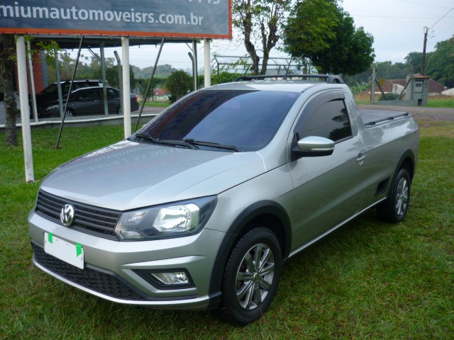 VOLKSWAGEN SAVEIRO 1.6 TRENDLINE CS 2017/2018 PREMIUM AUTOMÓVEIS ARROIO DO MEIO / Carros no Vale