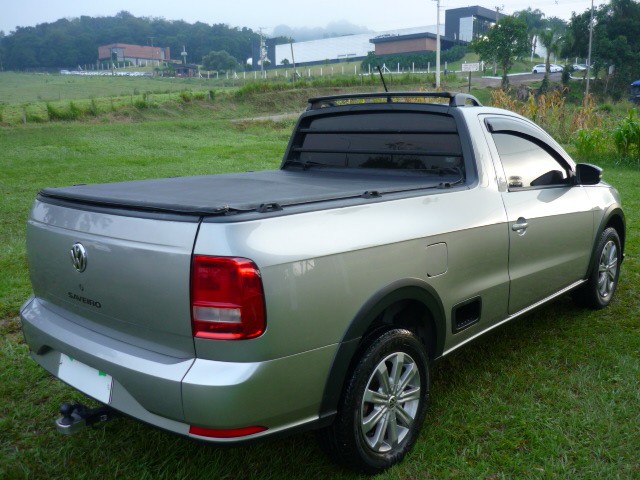 VOLKSWAGEN SAVEIRO 1.6 TRENDLINE CS 2017/2018 PREMIUM AUTOMÓVEIS ARROIO DO MEIO / Carros no Vale