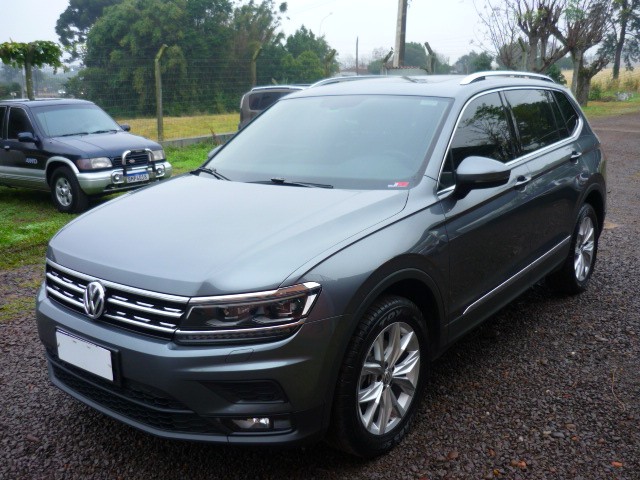 VOLKSWAGEN TIGUAN 1.4 TSI ALLSPACE 250 COMFORTLINE 2019/2019 PREMIUM AUTOMÓVEIS ARROIO DO MEIO / Carros no Vale