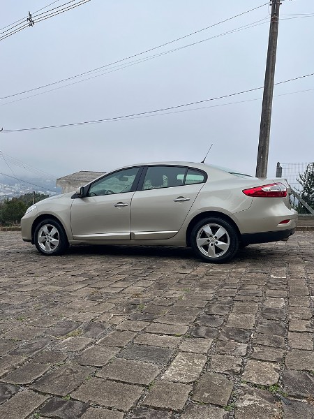 RENAULT FLUENCE 2.0 DYNAMIQUE 16V FLEX 4P AUTOMÁTICO 2014/2014 BOSCO AUTOMÓVEIS GUAPORÉ / Carros no Vale