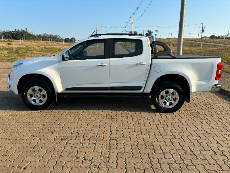 CHEVROLET S10 LTZ /2016 RT 811 VEÍCULOS ARROIO DO MEIO / Carros no Vale