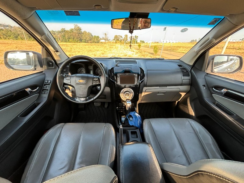 CHEVROLET S10 LTZ /2016 RT 811 VEÍCULOS ARROIO DO MEIO / Carros no Vale