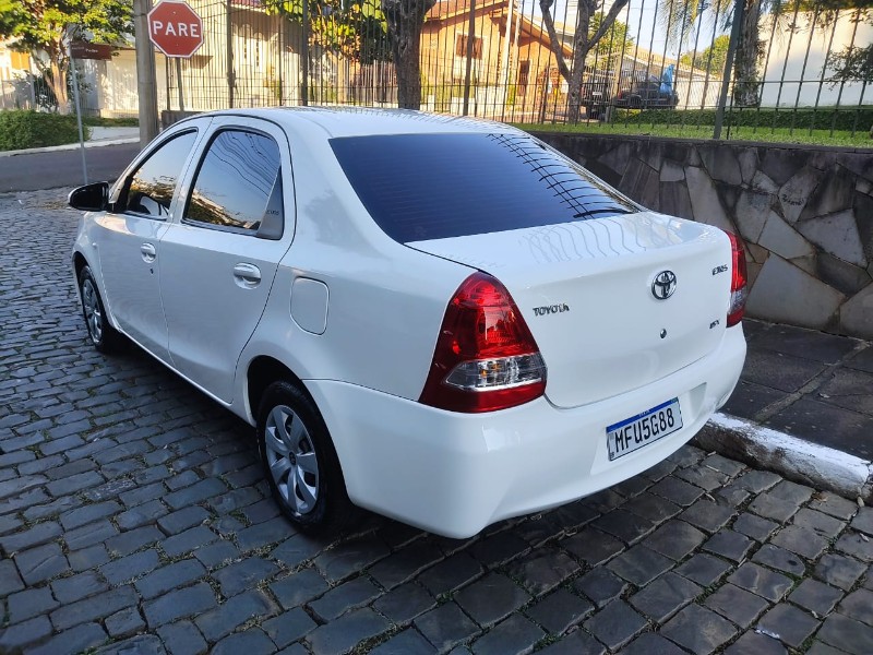 TOYOTA ETIOS SEDAN X 1.5 - 2015