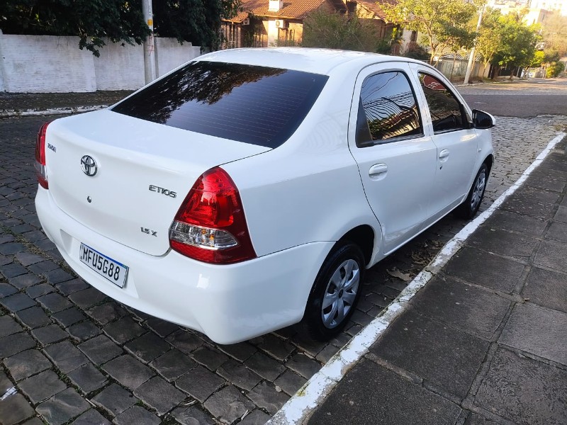 TOYOTA ETIOS SEDAN X 1.5 - 2015