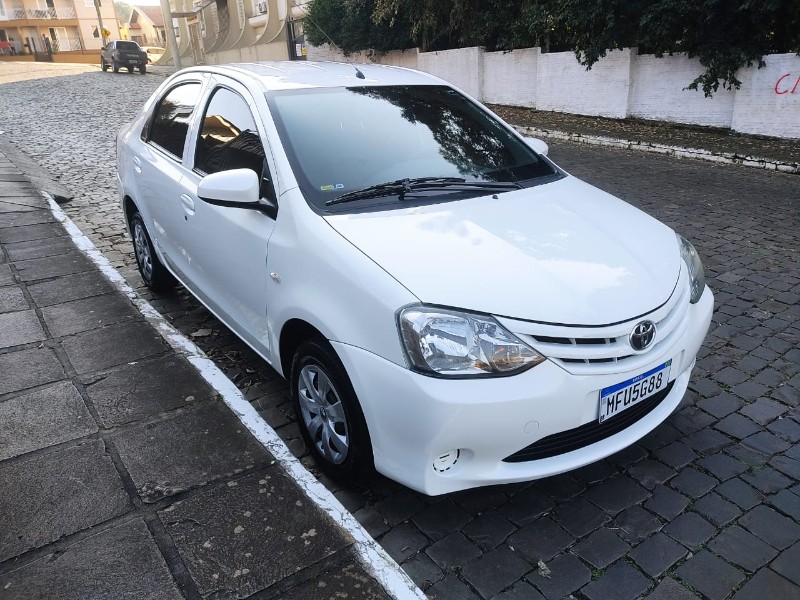 TOYOTA ETIOS SEDAN X 1.5 - 2015