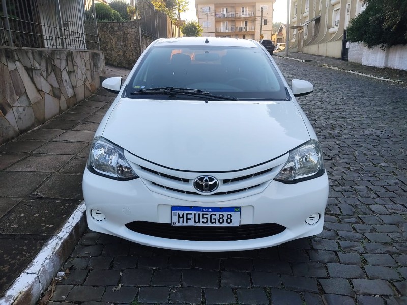 TOYOTA ETIOS SEDAN X 1.5 - 2015