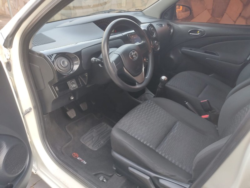 TOYOTA ETIOS SEDAN X 1.5 - 2015