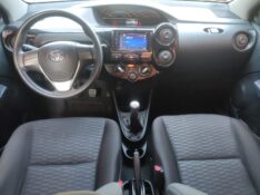 TOYOTA ETIOS SEDAN X 1.5 2014/2015 ALTERNATIVA VEÍCULOS LAJEADO / Carros no Vale